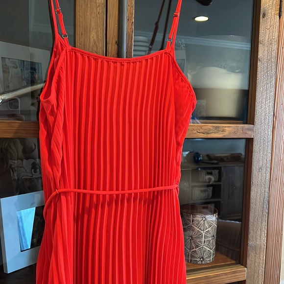 New without tags, Banana Republic size 6 tomato red pleated maxi dress. - Picture 6 of 9